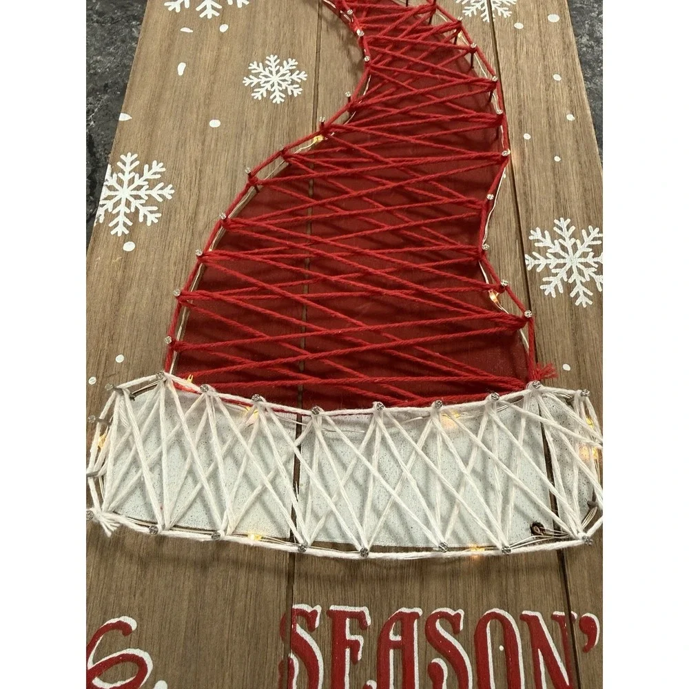 Christmas String Art Light Up Santa Hat‎ Seasons Greetings WORKS